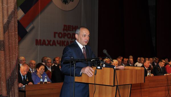 Президент Дагестана Магомедсалам Магомедов на торжественном собрании в честь Дня единства народов Дагестана