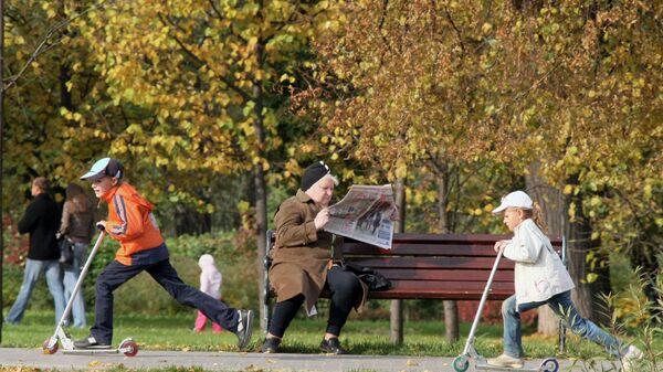 Москвичи отдыхают в парке