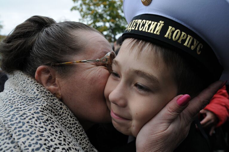 После окончания церемонии радостных и взволнованных ребят по