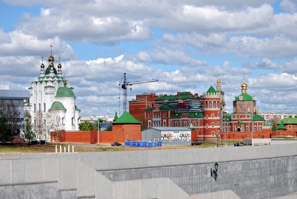 Недалеко от кремлевских стен находится белокаменная Церковь 