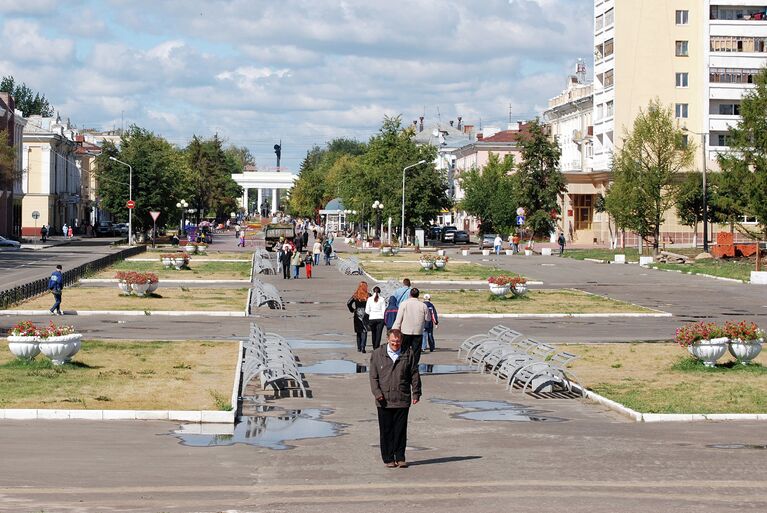 С набережной пешеходная зона ведет нас по Бульвару Чавайна к