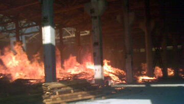 Пожар на складе лесоматериалов в поселке Гайдук на Кубани