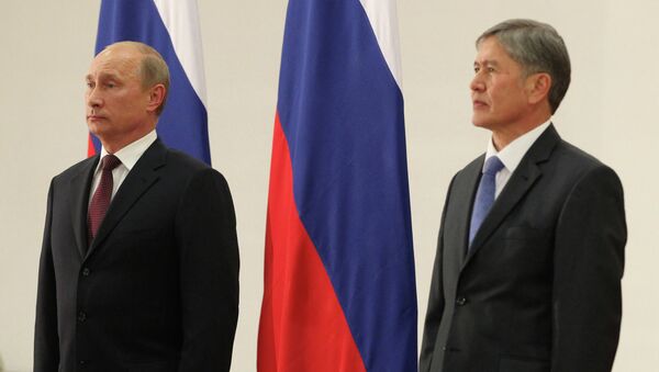Президент России Владимир Путин и глава Киргизии Алмазбек Атамбаев