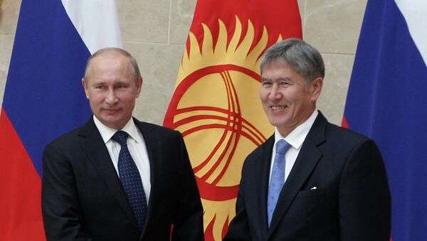 Президент РФ Владимир Путин и президент Киргизии Алмазбек Атанбаев