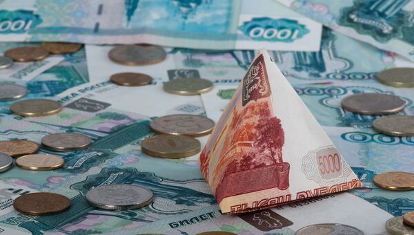 Рубль в начале дня вырос на 2 коп к доллару и на 12 коп к евро