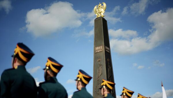 Открытие памятника ополчению 1812 года в Великом Новгороде. Архивное фото