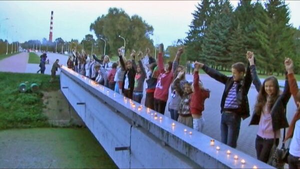 Жители Бреста зажгли свечи в поддержку Международного дня мира