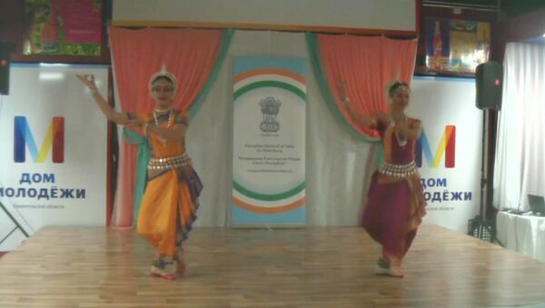 Индийские танцы на фестивале Маргаритинские Смотрины в Архангельске