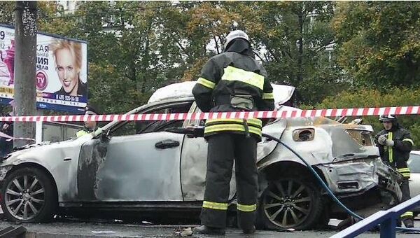 Lexus сгорел после столкновения с маршруткой. Кадры с места аварии