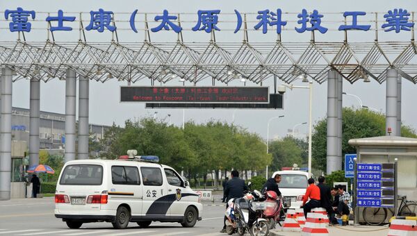 Полиция у китайской фабрики Foxconn