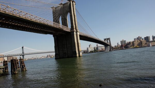 Бруклинский мост через пролив Ист-Ривер. Архив