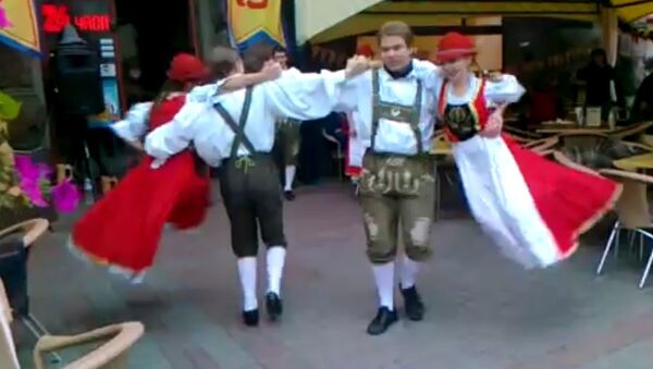 Октоберфест по-украински: баварские танцы и велопабы на Крещатике