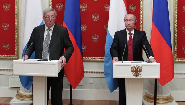 Президент РФ Владимир Путин и Жан-Клод Юнкер во время встречи в Кремле. Архивное фото
