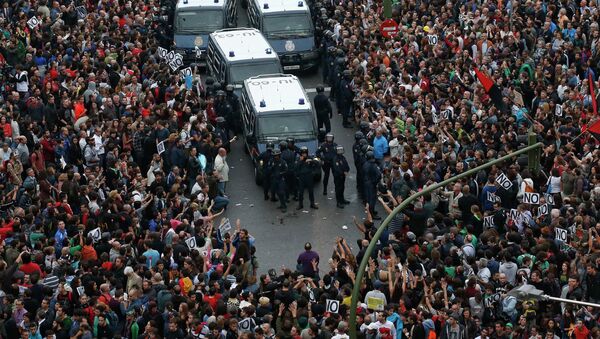 Cтолкновения полиции и демонстрантов в Мадриде