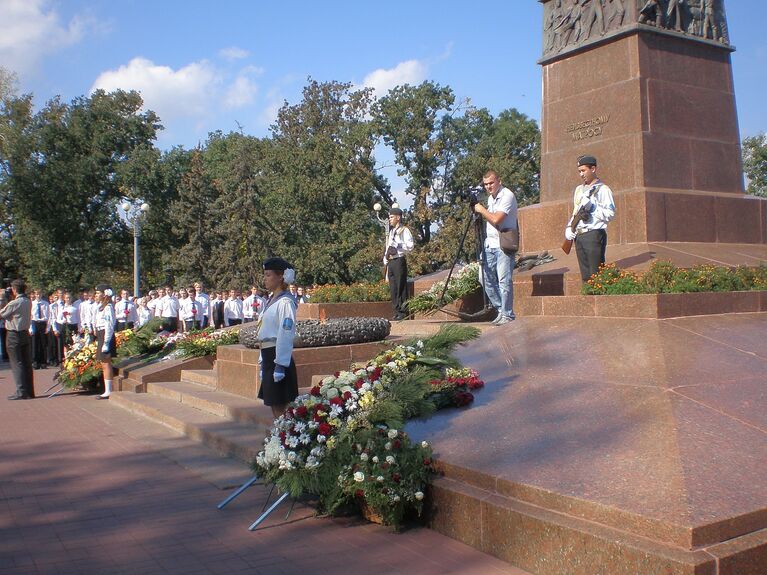 С 1968 года в Одессе школьники города дежурят возле вечного 