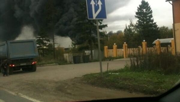 На северо-западе Москвы загорелся лакокрасочный склад