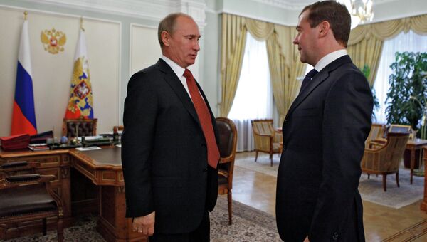 Встреча В.Путина и Д.Медведева в Ново-Огарево. Архивное фото