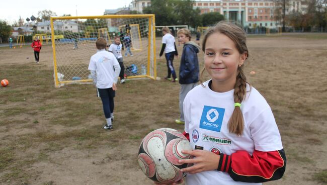 Вологжанка сыграла в футбол наравне с мальчишками