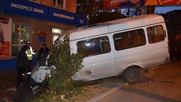 Пьяный водитель маршрутной «Газели» слетел с дороги в Чите, пострадал пассажир