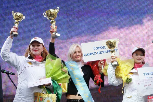 Награждение победителей всероссийского конкурса водительского мастерства среди женщин АвтоЛеди