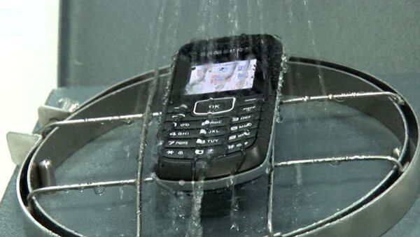 Мобильник под душем: нанопокрытие защищает электронику от воды