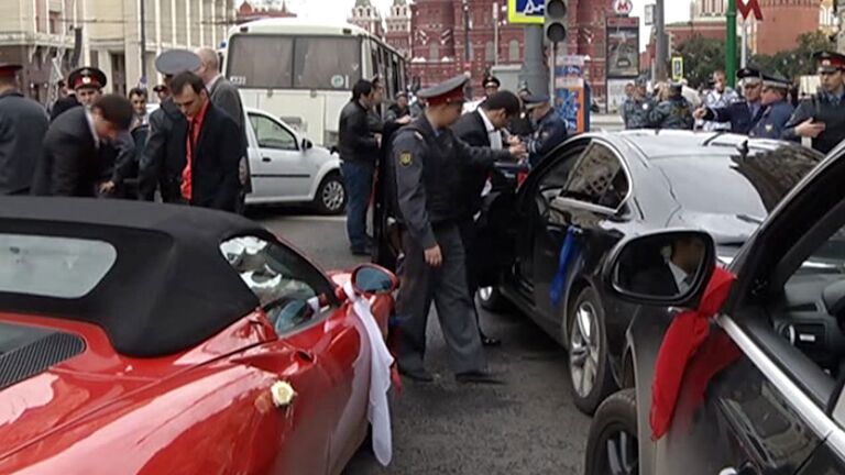 Стрельба из машины свадебного кортежа в центре Москвы