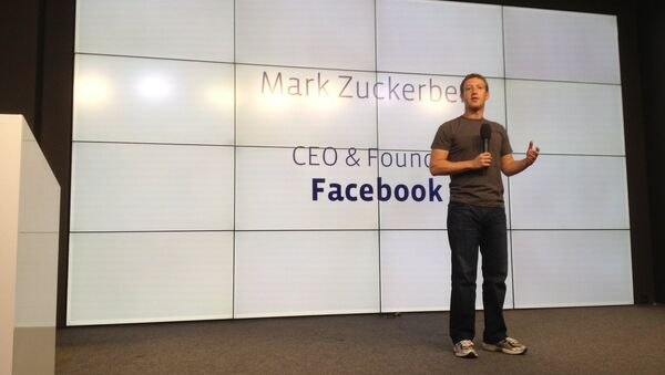 Глава Facebook Марк Цукерберг выступает на открытии конференции для разработчиков в Москве
