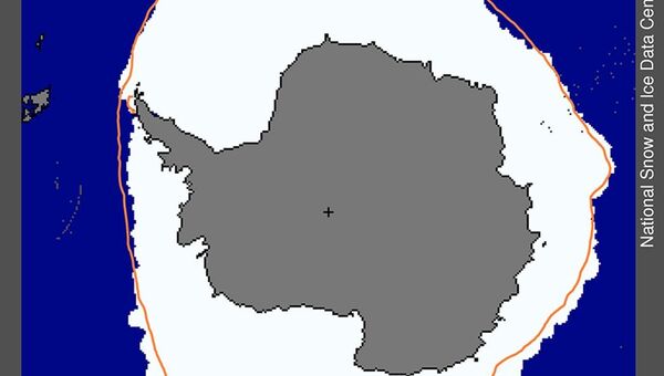 Распространение морского льда в Антарктике на 26 сентября 2012 года, оранжевая линия - медиана распространения льда за период с 1979 по 2000 годы