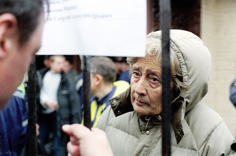 У здания Театрального центра на Дубровке, захваченного террористами