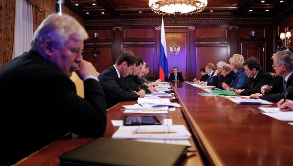 Д.Медведев провел совещание по вопросам безопасности дорожного движения