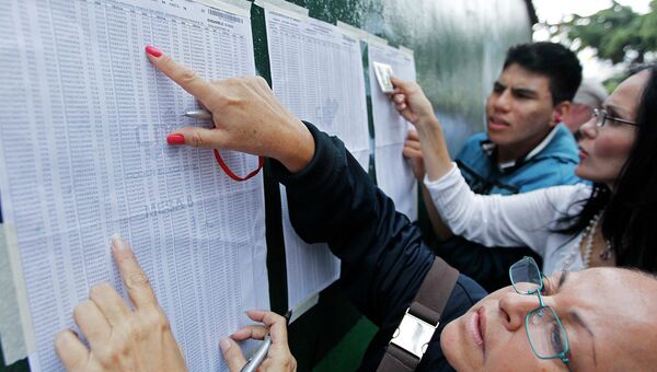 Избиратели на выборах в Каракасе, Венесуэла