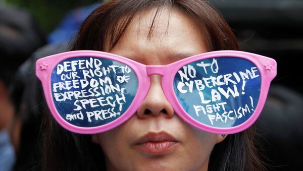 Акция протеста против закона о киберпреступности в Маниле