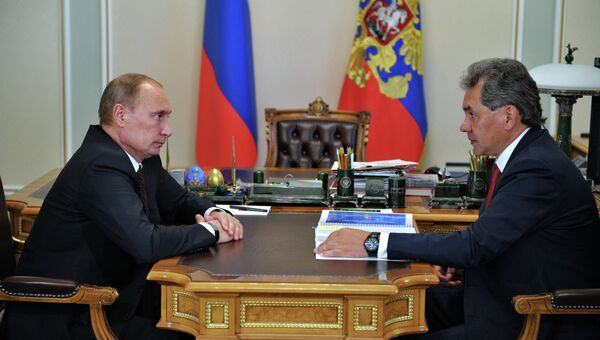 Президент России Владимир Путин и  Сергей Шойгу, архивное фото