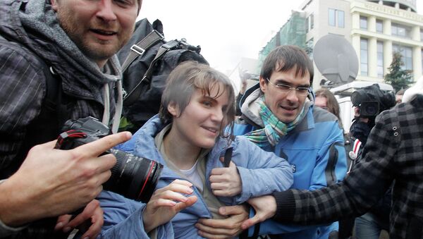 Участница панк-группы Pussy Riot Екатерина Самуцевич после освобождения из зала суда 