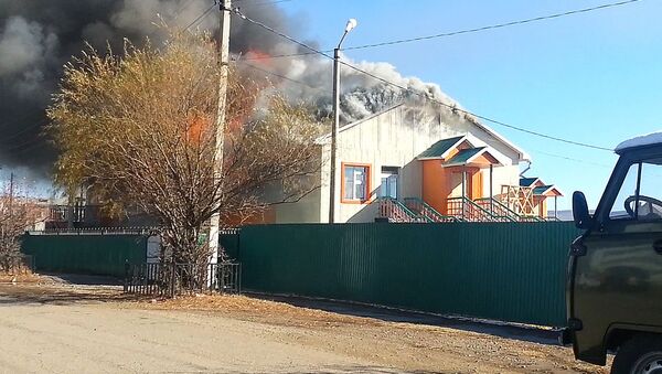 Огонь охватил крышу нового детского сада в поселке Забайкальского края