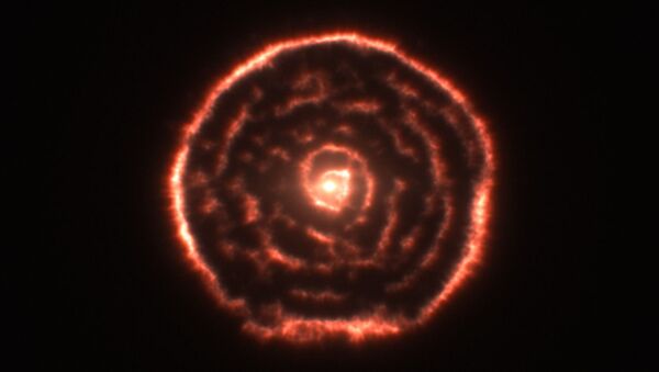 Огненная спираль у красного гиганта R Скульптора, обнаруженная радиотелескопом ALMA