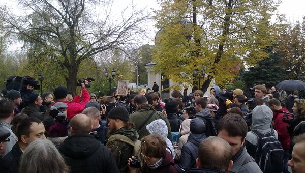  Сторонники и противники Pussy Riot пришли к Мосгорсуду на пересмотр приговора