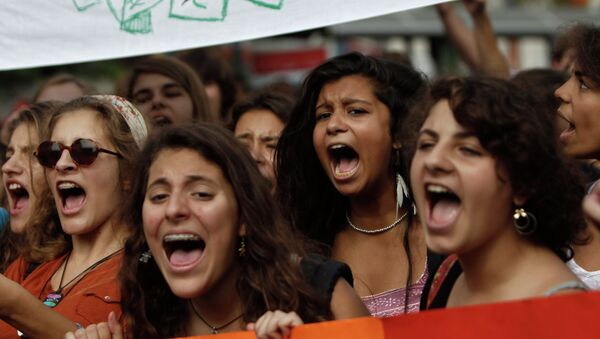 Греческие старшеклассники потестуют против снижения расходов на социальное обеспечение