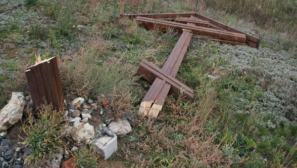 Вандалы спилили три придорожных креста на трассе Саратов-Тамбов