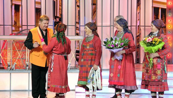Бурановские бабушки в Москве поздравили с юбилеем Николая Бандурина