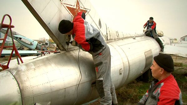 Авиатехнику на Ходынском поле разбирают и готовят к перевозке в музей
