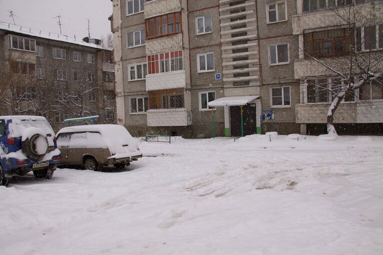 Во дворах к уборке территории тоже никто не приступал.