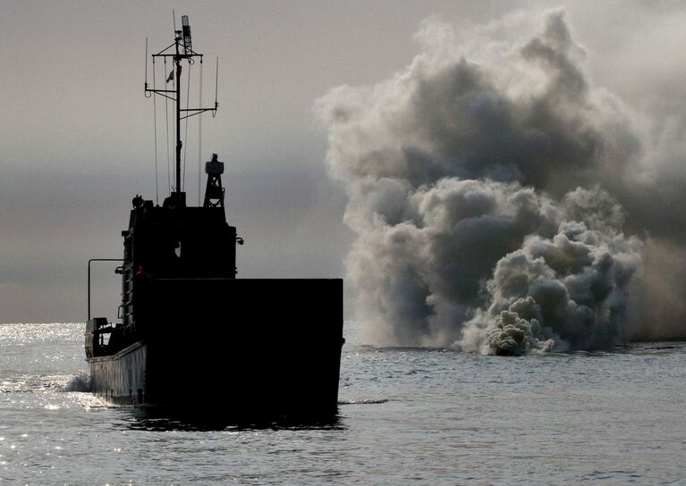 Учение по высадке воздушного и морского десантов в Приморье