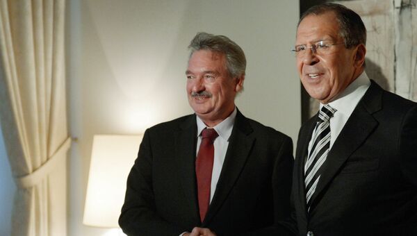 Министр иностранных дел РФ Сергей Лавров (справа) и глава МИД Люксембурга Жан Ассельборн во время встречи с в Люксембурге. Архивное фото