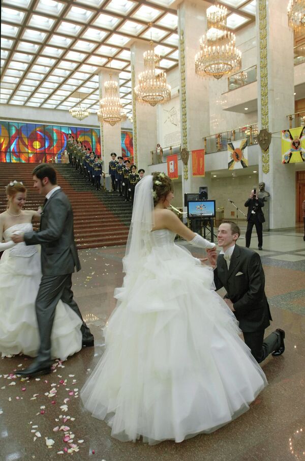 Церемония бракосоцетания в Центральном музее Великой Отечественной войны