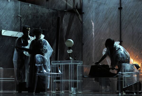 Сцена из спектакля Александрийского театра Гедда Габлер 