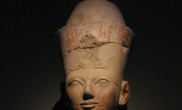 Осирическая голова Хатшепсут из храма в Дейр-эль-Бахри