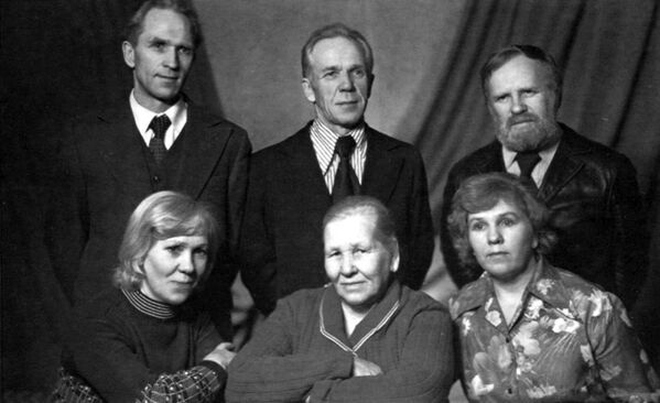 Писатель Василий Белов с семьей