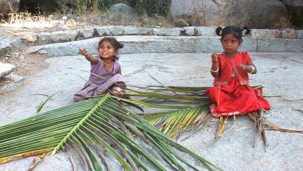 Дети в индийской деревне Хампи