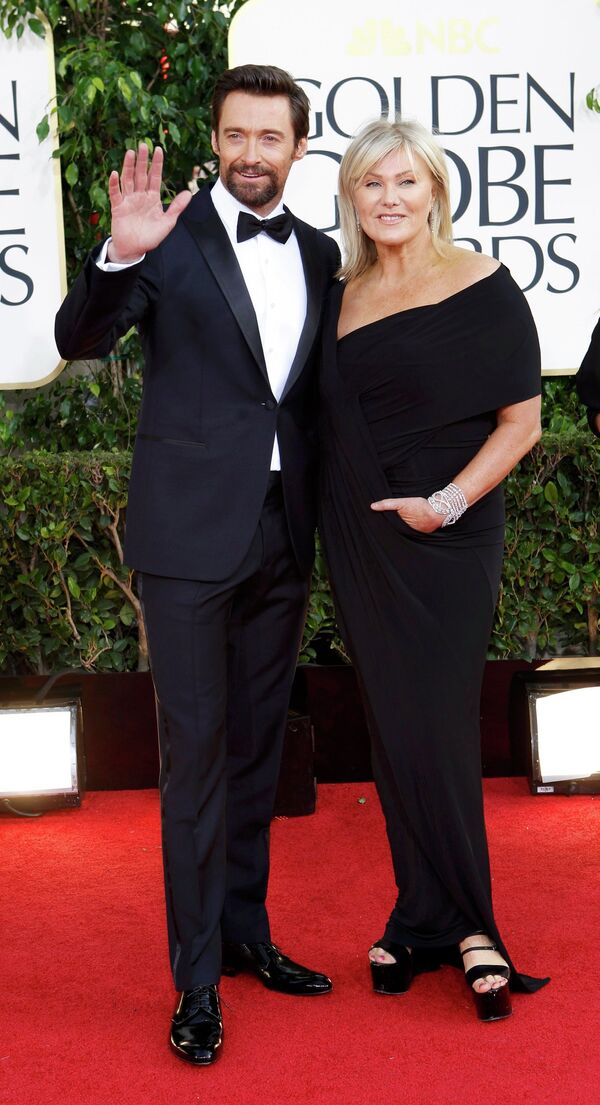 Хью Джекман с женой Деборрой Ли Фернесс на церемонии вручения премии «Золотой глобус»